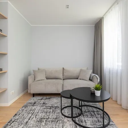 Apartamento Roosikrantsi Elegant Retreat Near Old Town - Heart Tallin