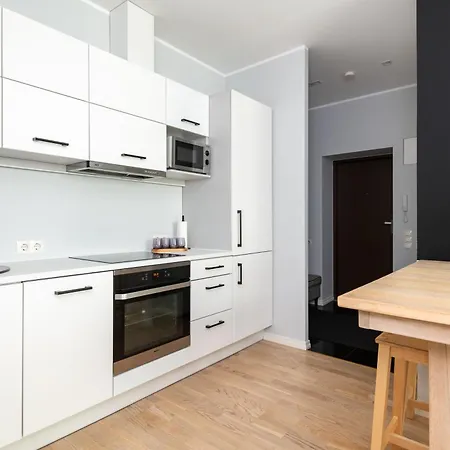 Roosikrantsi Elegant Retreat Near Old Town - Heart Apartamento