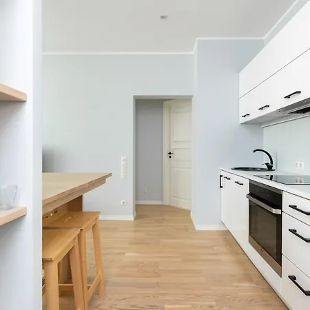 Roosikrantsi Elegant Retreat Near Old Town - Heart Таллінн