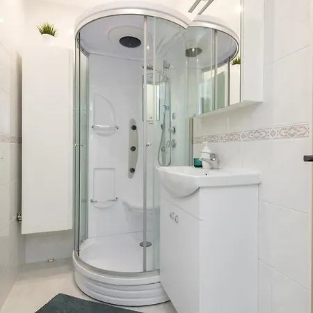 Apartamento Roosikrantsi Elegant Retreat Near Old Town - Heart