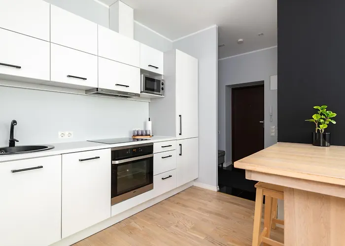 Roosikrantsi Elegant Retreat Near Old Town - Heart Apartamento