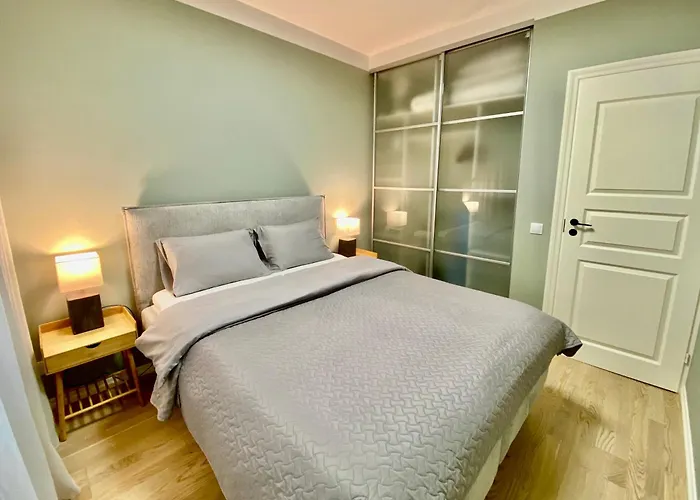 Apartamento Roosikrantsi Elegant Retreat Near Old Town - Heart Tallin